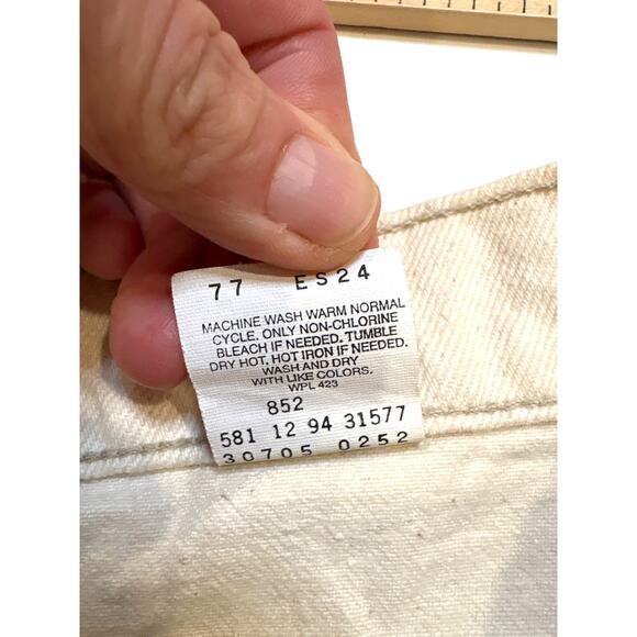 Vtg Levis 550 Jean Shorts Men 30 (28) Cream Relaxed Fit Denim 90s Orange Tab USA - Picture 5 of 9